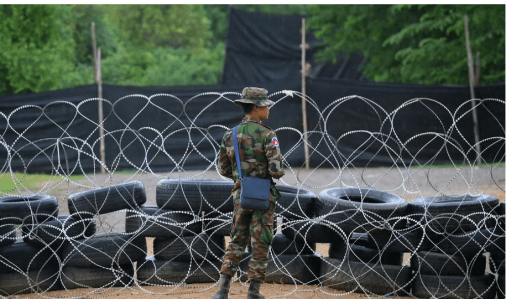 Militer Thailand Kecam Serangan Roket Kamboja yang Hantam Permukiman Sipil di Sa Kaeo