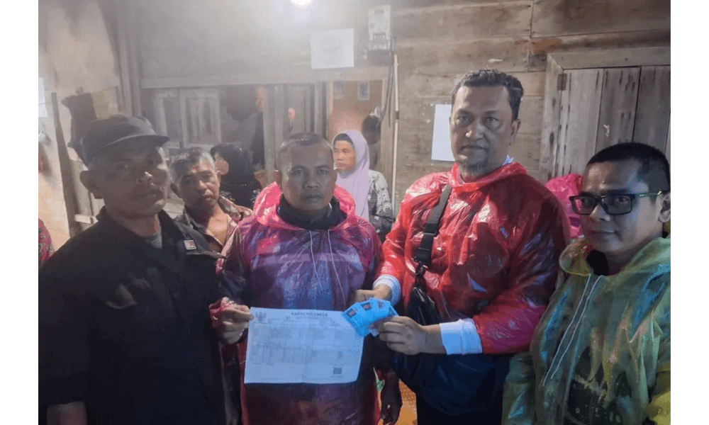 Pasaman Barat Terbitkan 3.460 Dokumen Kependudukan untuk Korban Banjir dan Longsor