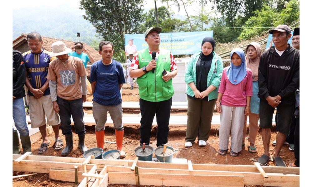 Wakil Ketua DPR Cucun Ahmad Syamsurijal Biayai Langsung Relokasi Korban Longsor di Bandung