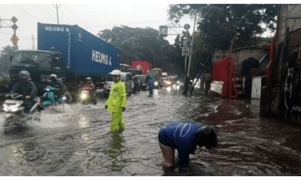 Penambalan Turap Bocor Dipercepat untuk Cegah Banjir di Jakarta Barat