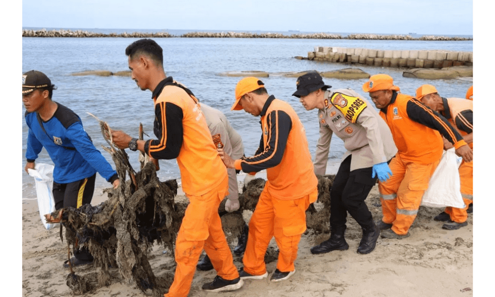 Polisi Ajak Warga dan Wisatawan Jaga Kebersihan Pulau Wisata di Kepulauan Seribu Jelang Libur Nataru