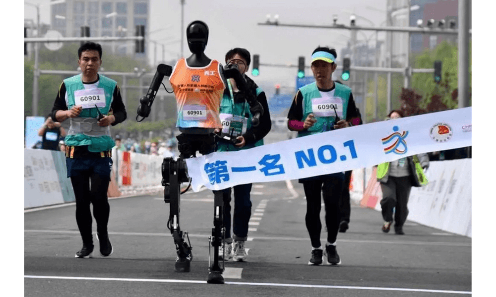 Beijing Akan Gelar Half-Marathon Robot Humanoid Bersamaan dengan Pelari Manusia pada April 2026