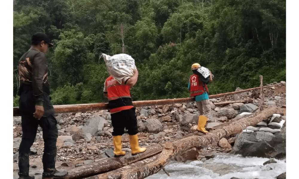 Relawan Tangerang Susuri Sungai dan Pedalaman Demi Salurkan Bantuan ke Sumatera Barat