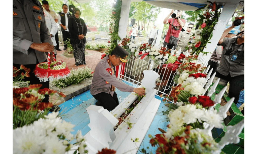 Kapolri Ziarah ke Makam Marsinah dan Resmikan Groundbreaking Museum Buruh Nasional di Nganjuk