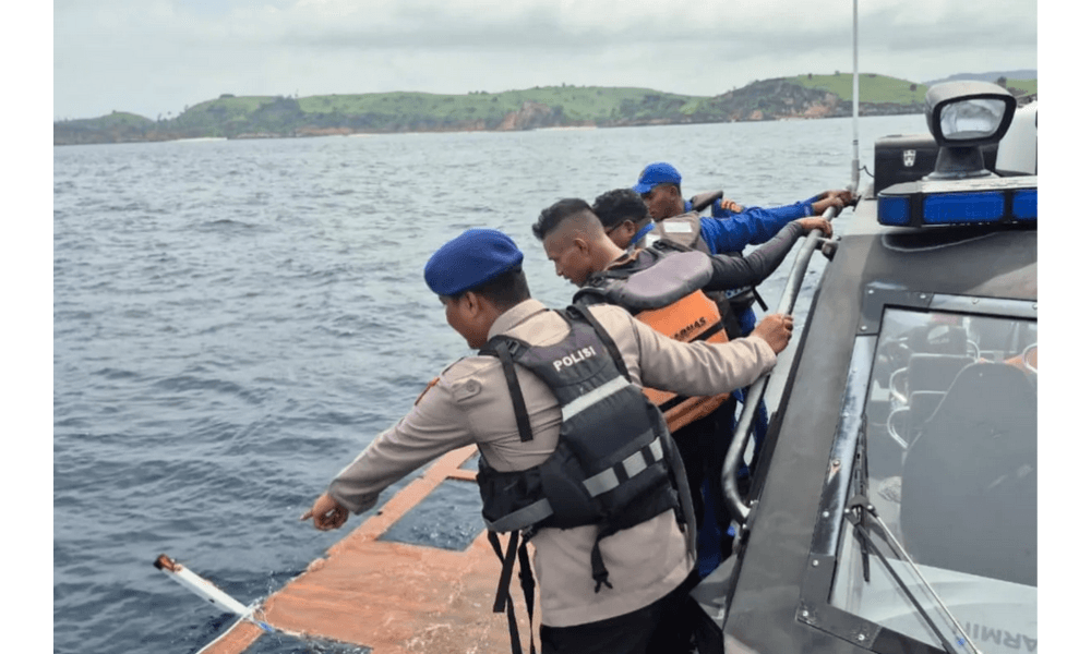 Empat WNA Spanyol Masih Hilang, Tim SAR Temukan Serpihan KM Putri Sakinah di Perairan Pulau Padar