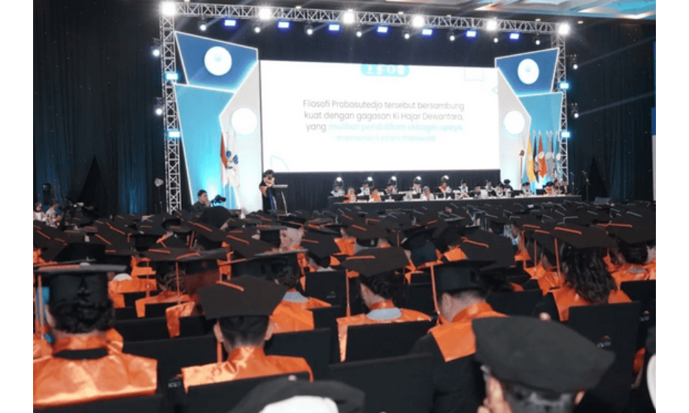 Universitas Mercu Buana Wisuda Perdana Lulusan Program Profesi Insinyur, Tegaskan Komitmen pada Pendidikan Berkarakter