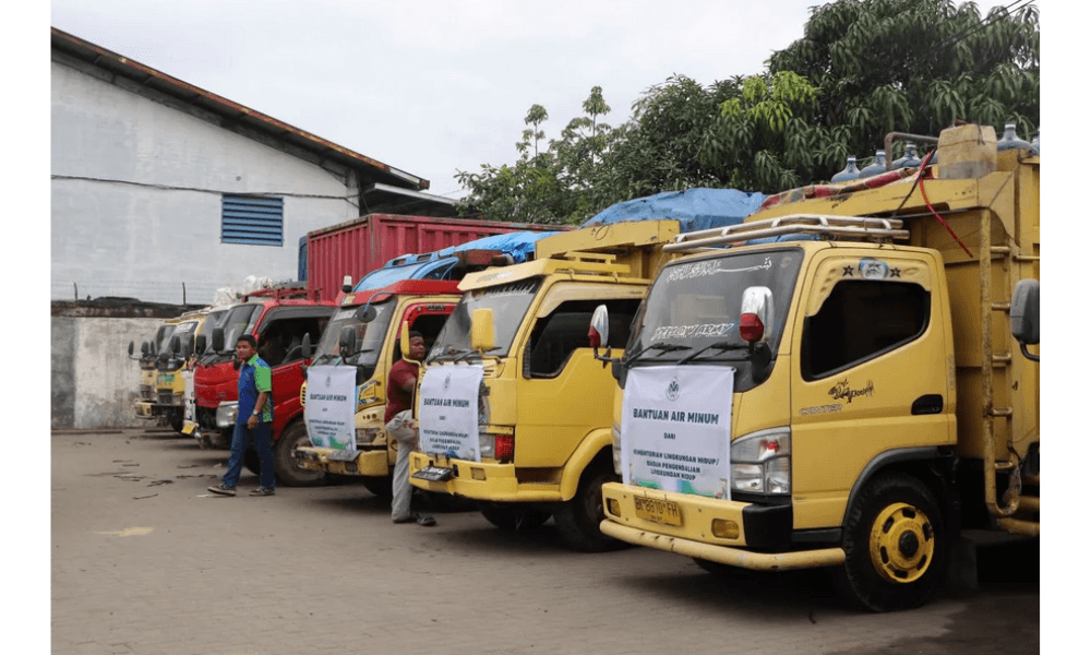 KLH Kirimkan 10.000 Galon Air Bersih dan Alat Penjernih ke Lokasi Banjir di Aceh