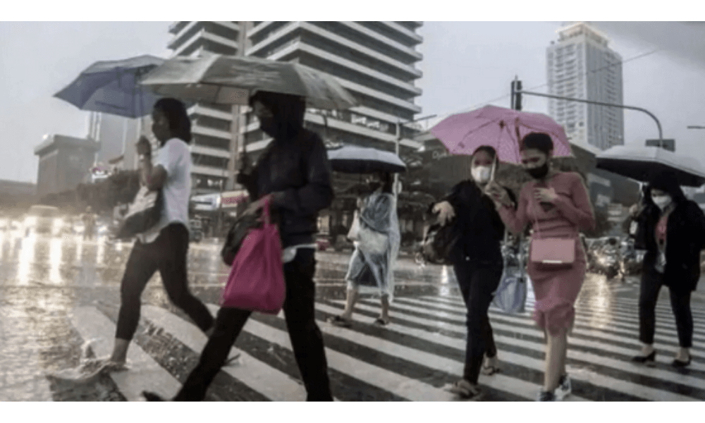 BMKG: Hujan Ringan hingga Petir Diprakirakan Landa Sebagian Besar Wilayah Indonesia Hari Ini