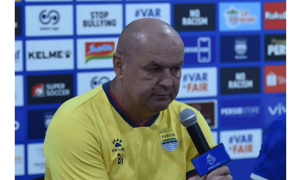 Hodak Minta Bobotoh Tak Nyalakan Flare saat Persib Hadapi PSM di GBLA