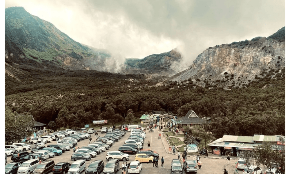 Ribuan Wisatawan Padati Gunung Papandayan Saat Libur Natal, Pengelola Perketat Pengamanan