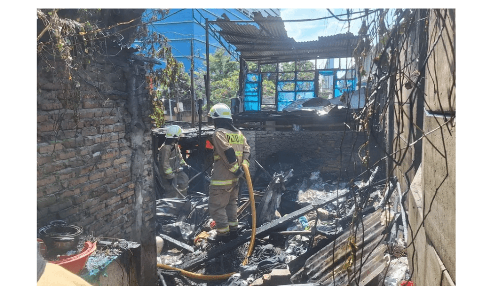 Gulkarmat Kerahkan 54 Personel dan 9 Mobil Pemadam Padamkan Kebakaran Rumah di Pademangan