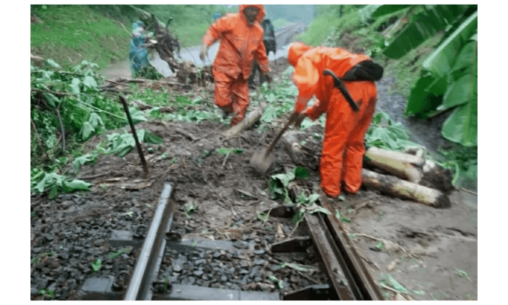 Genangan dan Longsor Ganggu Jalur Kereta di Purwakarta, Sejumlah KA Dihentikan Sementara