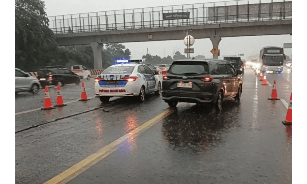 Arus Balik Natal Padat, Contraflow Diterapkan di Tol Jakarta-Cikampek Arah Jakarta