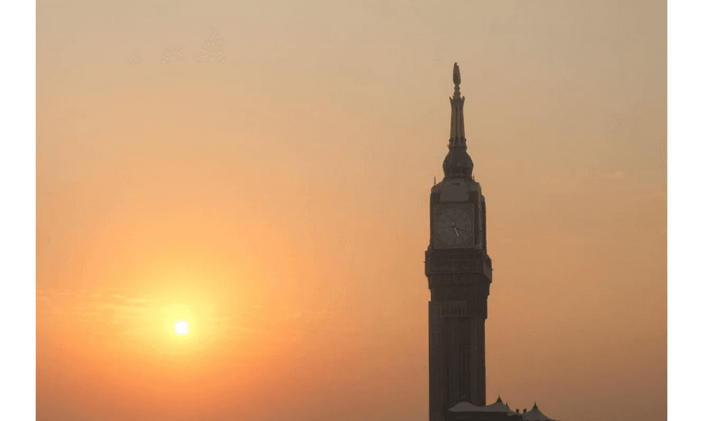 Muthawif Bukan Sekadar Penunjuk Arah: Kisah Nuh Lubis, Penjaga Khusyuknya Ibadah di Tanah Suci