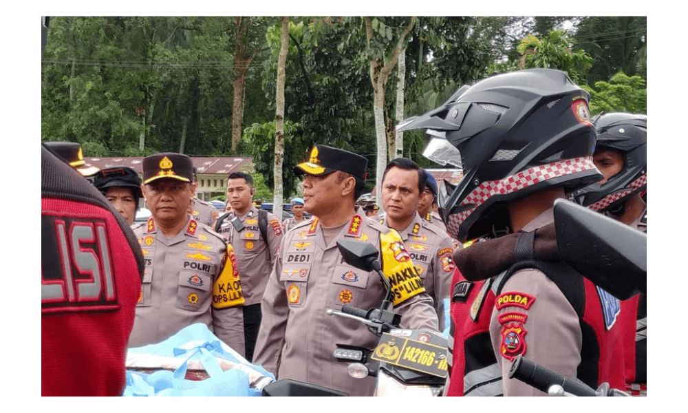 Polri Salurkan Bantuan Pendidikan dan Kebutuhan Pokok untuk Anak-anak Terdampak Bencana di Sumatera Barat