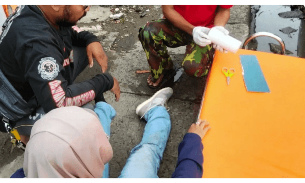 Polisi Periksa Lokasi Kecelakaan Akibat Jalan Berlubang di Ciputat Timur yang Sebabkan Pengendara Patah Kaki