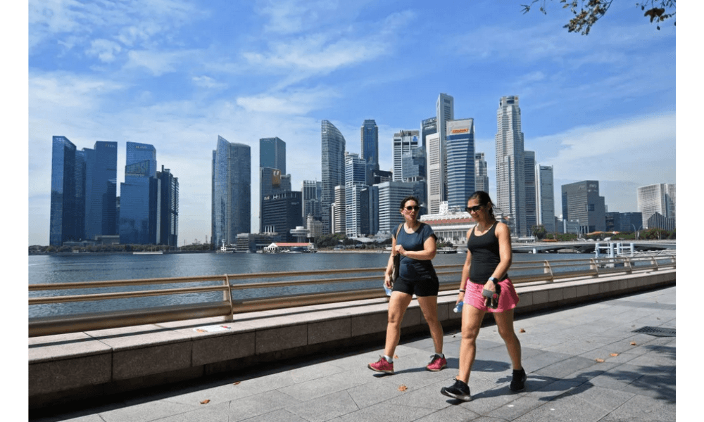 Singapura Berlakukan Hukuman Cambuk bagi Pelaku Penipuan Mulai 30 Desember 2025