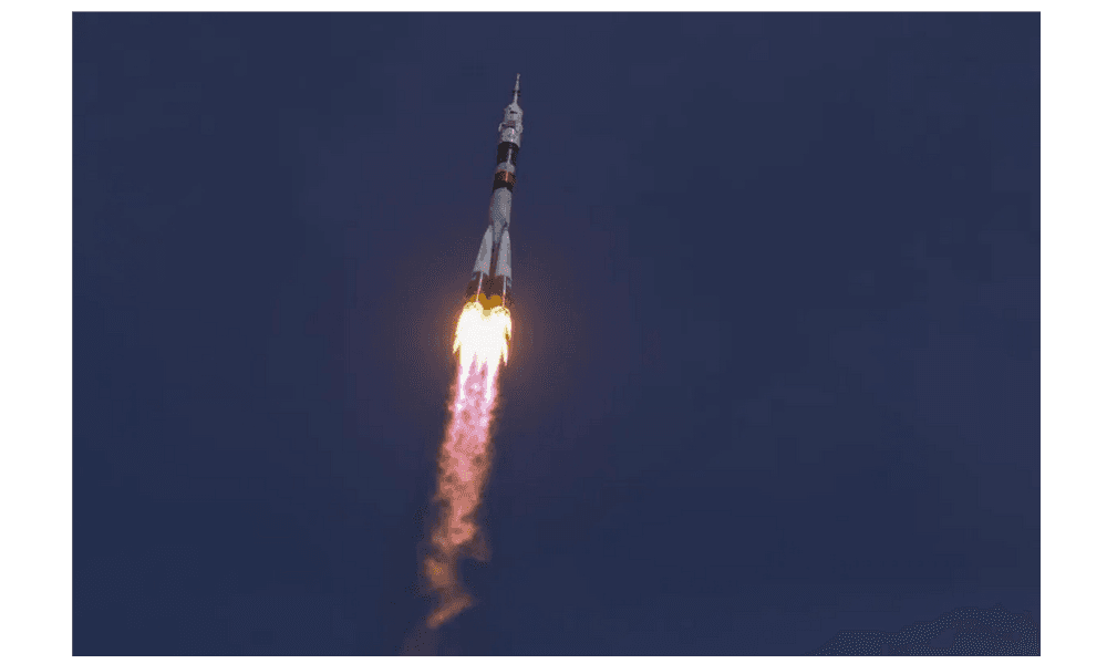 Rusia Luncurkan 52 Satelit dari Roket Soyuz-2.1b, Termasuk Aist-2T untuk Pemantauan Bencana