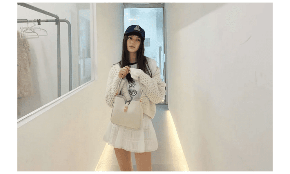 Di Tengah Pemutusan Kontrak, Danielle Eks NewJeans Ikut Kegiatan Sukarela Pengiriman Briket Batubara