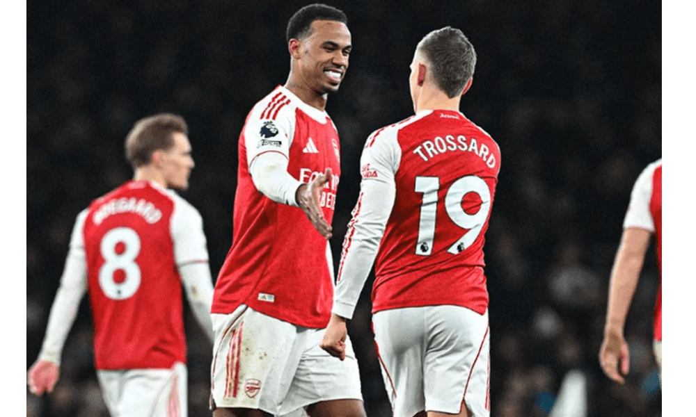 Arsenal Tundukkan Aston Villa 4-1 dan Rebut Puncak Klasemen Liga Inggris