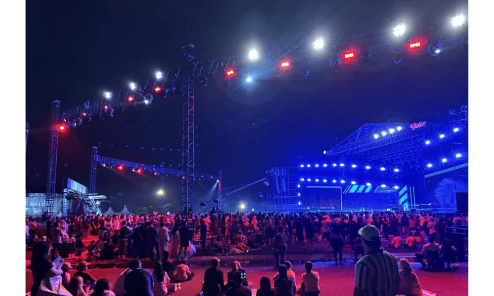 Ribuan Warga Padati Ancol untuk Rayakan Tahun Baru 2026 Bersama Dewa 19