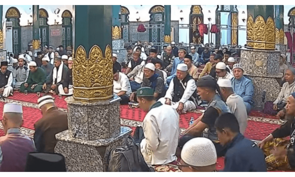 Ratusan Warga Palembang Gelar Zikir dan Doa Bersama di Masjid Agung Sambut Tahun Baru 2026