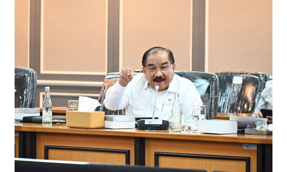 Banjir Sumbar Sebabkan Antrean Panjang BBM, DPR Desak Pemerintah Bertindak Cepat