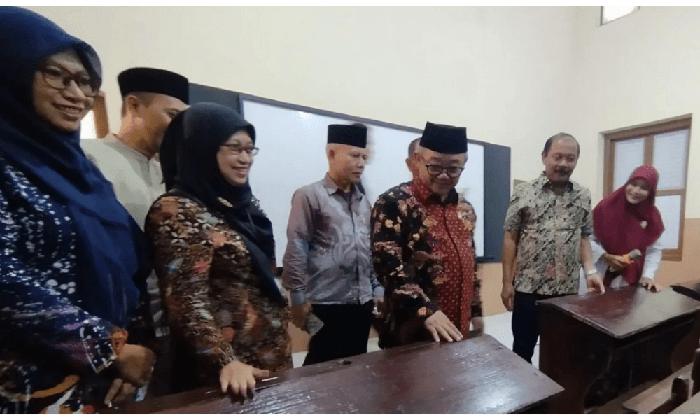 Pemerintah Tambah 3 Unit IFP per Sekolah, Dorong Pembelajaran Digital Interaktif