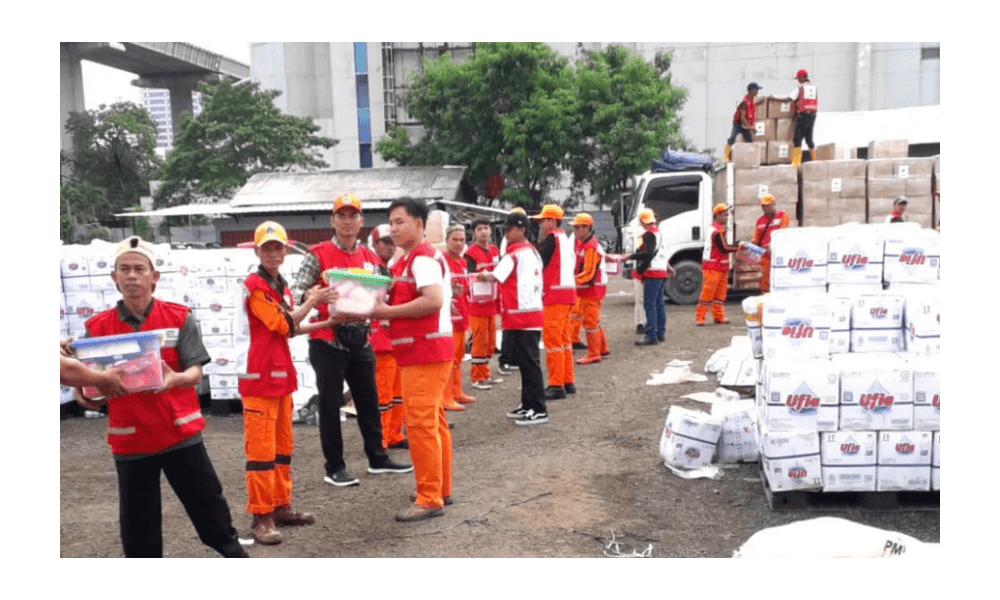 100 PPSU Jakarta Timur Bantu PMI Kemas 20 Ribu Paket Bantuan untuk Korban Bencana di Sumatera