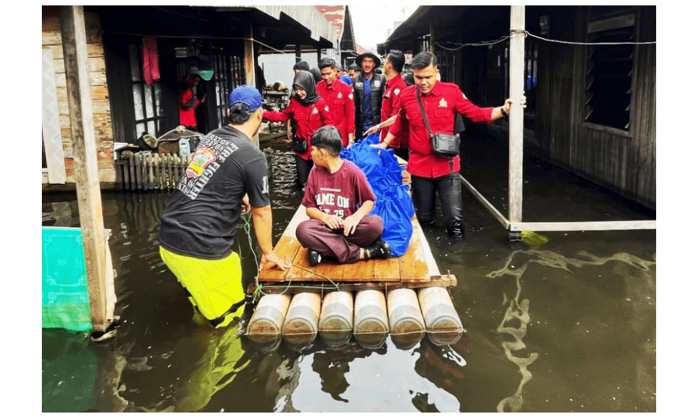 Bupati Banjar Salurkan 500 Paket Sembako untuk Warga Terdampak Banjir di Kecamatan Martapura