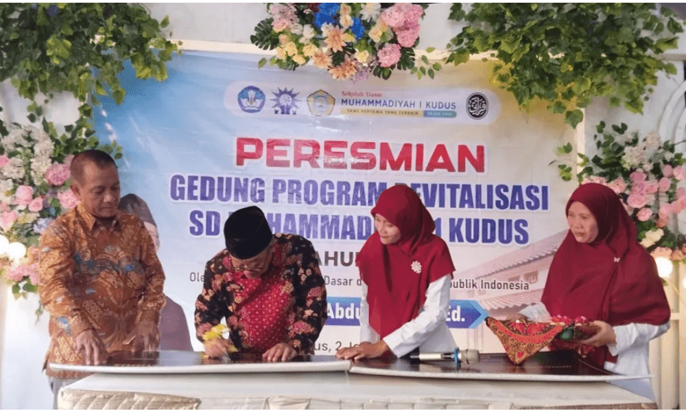 Revitalisasi 141 Sekolah di Kudus Rampung 100 Persen, Mendikdasmen Resmikan SD Muhammadiyah 1