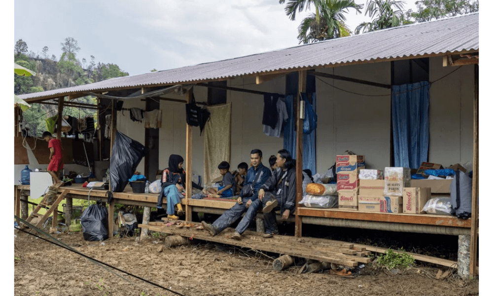 Mahyeldi Pastikan Pemerintah Penuhi Kebutuhan Dasar Penyintas di Hunian Sementara