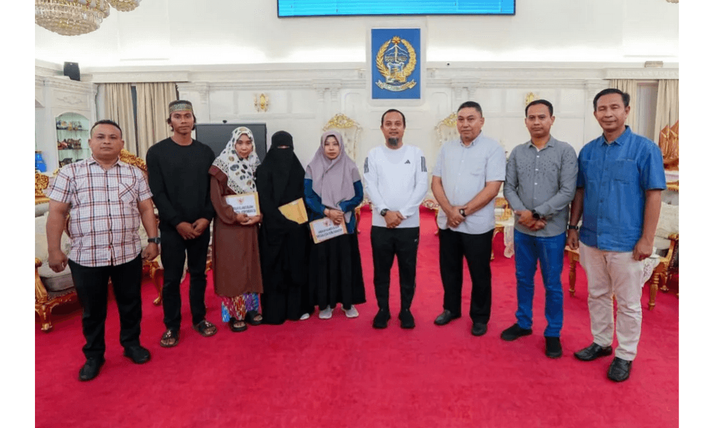 Gubernur Sulsel Serahkan Bantuan kepada Keluarga Korban Tenggelamnya Kapal Pelayanan Sosial di Pangkep