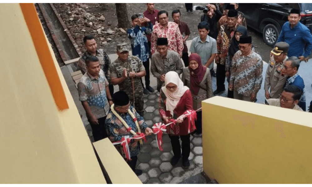 Mendikdasmen Resmikan SD di Demak yang Direvitalisasi Pascabencana Banjir, Gunakan Desain Panggung Tahan Rob