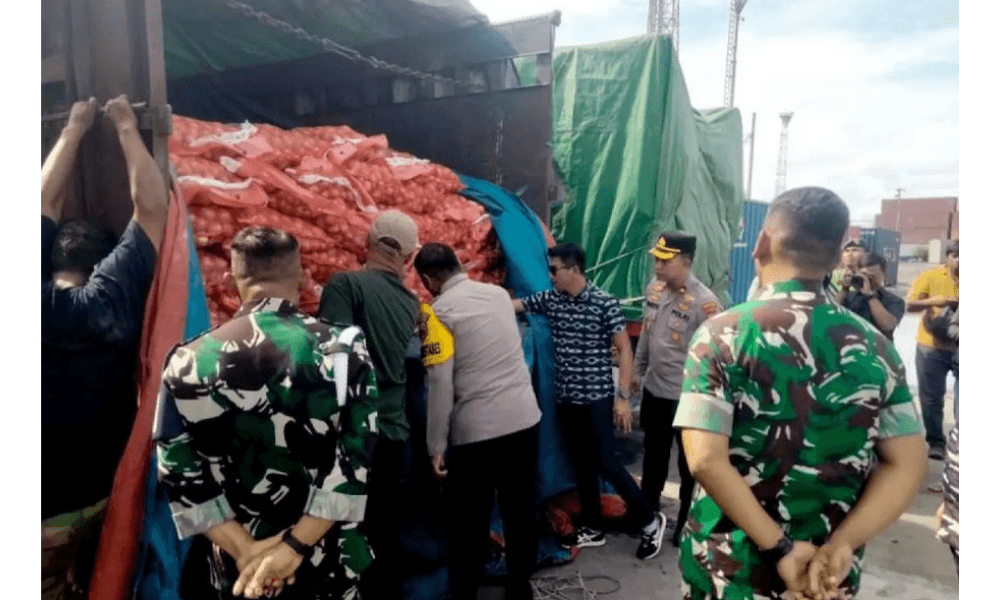 133 Ton Bawang Bombay Ilegal Digagalkan di Semarang, Berkat Aduan Lewat “Lapor Pak Amran”