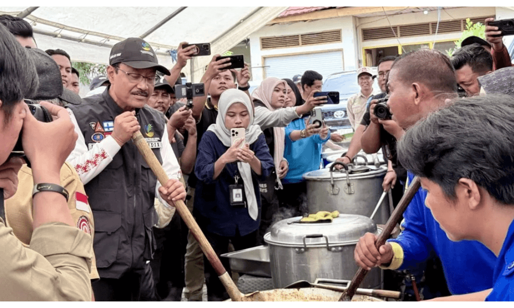 Pemkab Banjar Masak 16.000 Porsi Makanan per Hari untuk Korban Banjir, Mensos Apresiasi Peran Relawan