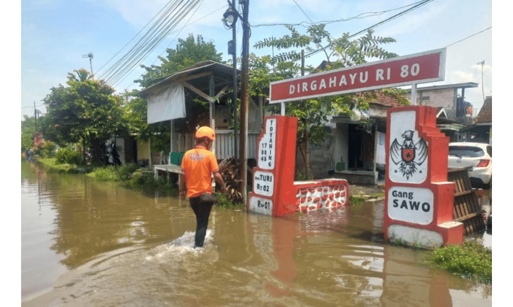 Ribuan Rumah Masih Tergenang, BPBD Pasuruan Terus Salurkan Bantuan di Dua Kecamatan