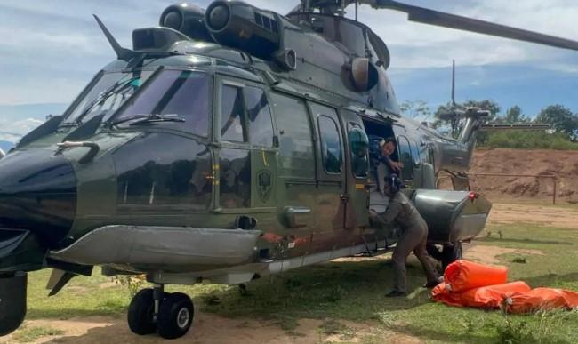 TNI AU Kerahkan Helikopter Caracal Salurkan Bantuan ke Dusun Terisolasi di Aceh Tengah