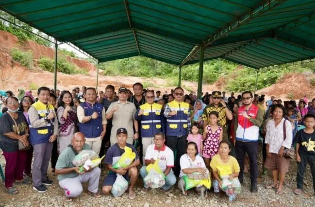 Pemerintah Salurkan 55 Unit Tenda dan Sembako untuk Pengungsi di Tapanuli Tengah