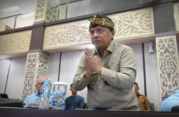 Dadang M. Naser Salurkan 12.000 Ayam Petelur untuk Perkuat Ketahanan Pangan Bandung Raya