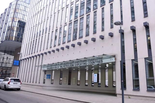 OPEC+ Lanjutkan Penangguhan Kenaikan Output Minyak hingga Maret 2026