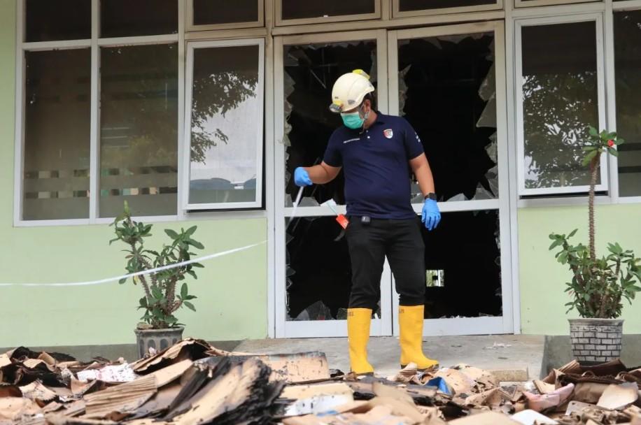 Kebakaran Gudang Farmasi RSUD dr Harjono Diduga Akibat Korsleting, Polisi Libatkan Tim Labfor