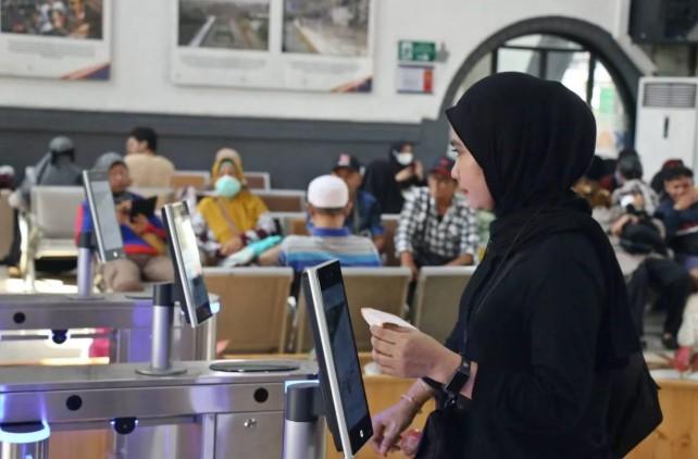 KAI Catat 748.855 Pelanggan Gunakan Face Recognition Selama Angkutan Natal dan Tahun Baru