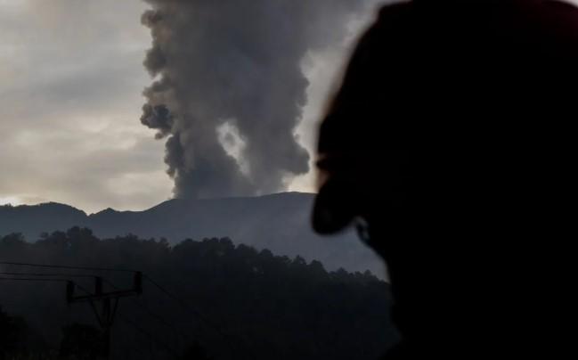Gunung Marapi Meletus Pertama Kali di Tahun 2026, PVMBG Ingatkan Potensi Lahar Dingin