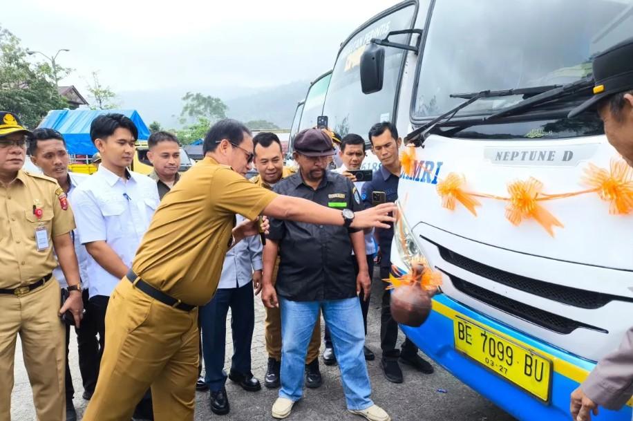 Pemkab Lampung Barat Resmikan Trayek Baru Bus Damri Menuju Destinasi Wisata Lumbok Seminung
