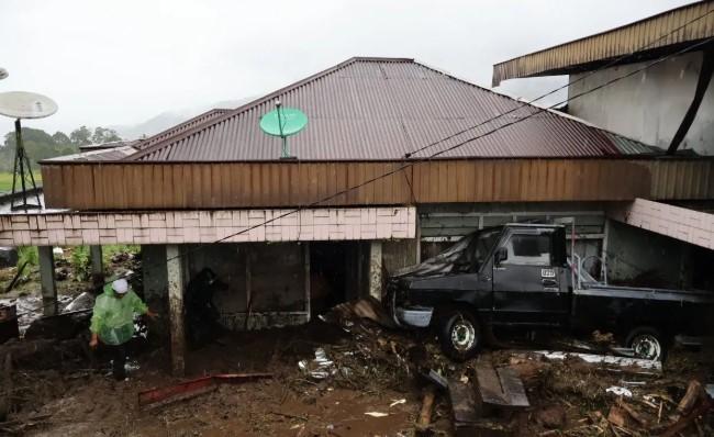 Unand Kerahkan 400 Mahasiswa untuk Verifikasi Kerusakan Rumah Pascabencana Banjir Bandang di Sumbar