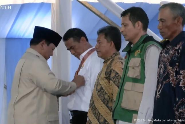 Prabowo Anugerahkan Tanda Kehormatan ke Tokoh Pertanian, Targetkan Swasembada Pangan Lebih Cepat