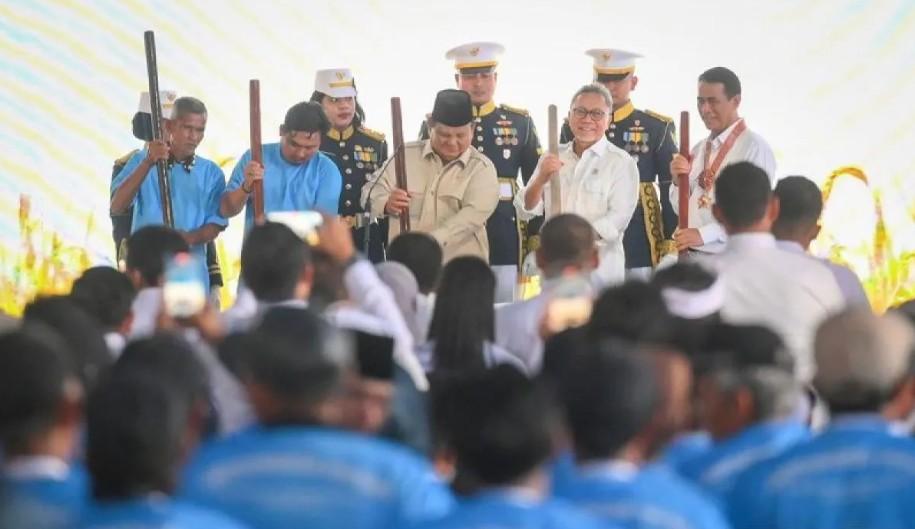 Presiden Prabowo Umumkan Indonesia Capai Swasembada Pangan 2025 di Karawang