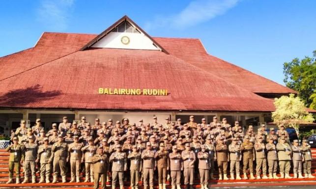 Seratus Hari Kepala Daerah Diuji di Tengah Kebimbangan Fiskal dan Tekanan Regulasi