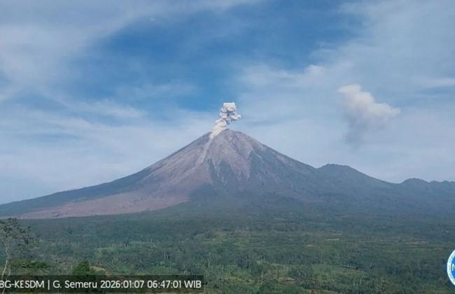 Gunung Semeru Alami Enam Kali Erupsi di Pagi Hari, PVMBG Keluarkan Larangan Aktivitas di Zona Bahaya